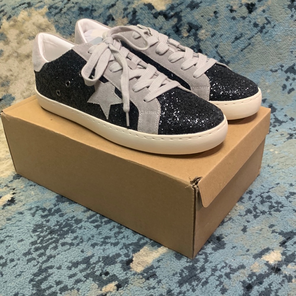 White Raven 8.5 Glitter Sneaker